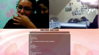La ragazza scopa con ...